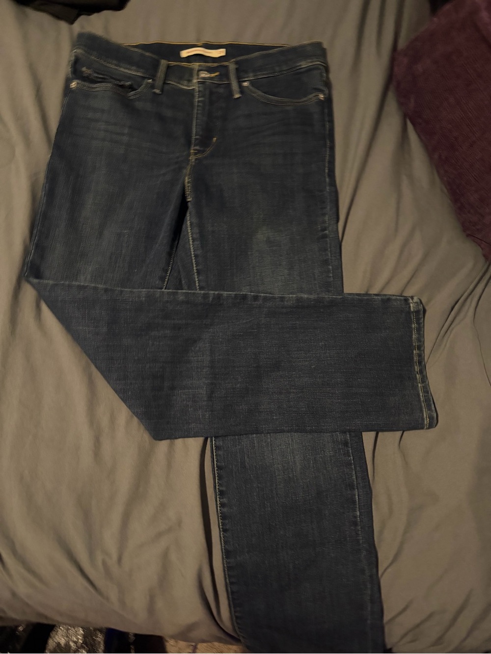 New Levi’s women’s 29 dark wash straight shaping leg jeans